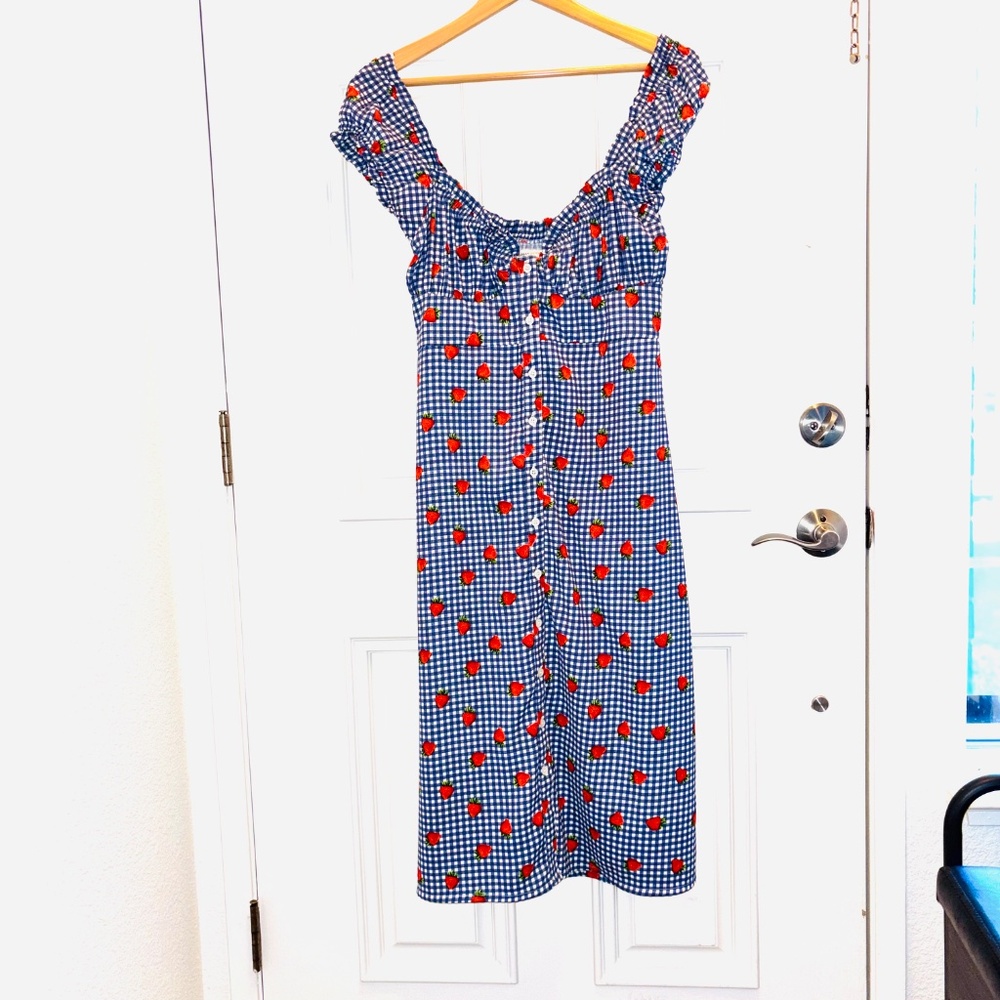 NEW Urban Outfitters Penelope Strawberry Gingham Button-Front Midi Dress Sz M/L - Picture 7 of 16